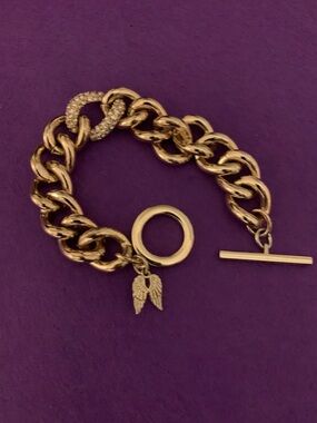 Victoria’s Secret Gold Tone Chunky Chain Toggle Bracelet with Wing Charm